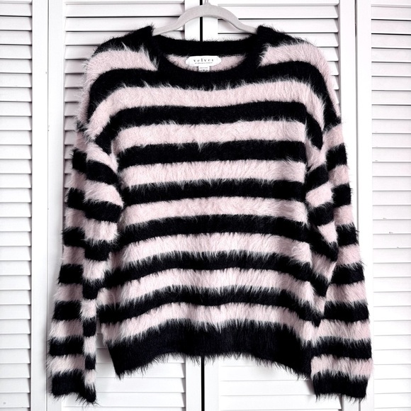 Velvet by Graham & Spencer Kimberly Feather Yarn Crewneck Sweater Black Blush M - Picture 2 of 7